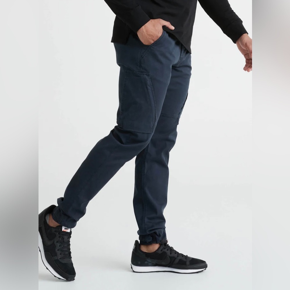 Mens DUER joggers. In great shape only washed a couple of times. Size 31 x 29.